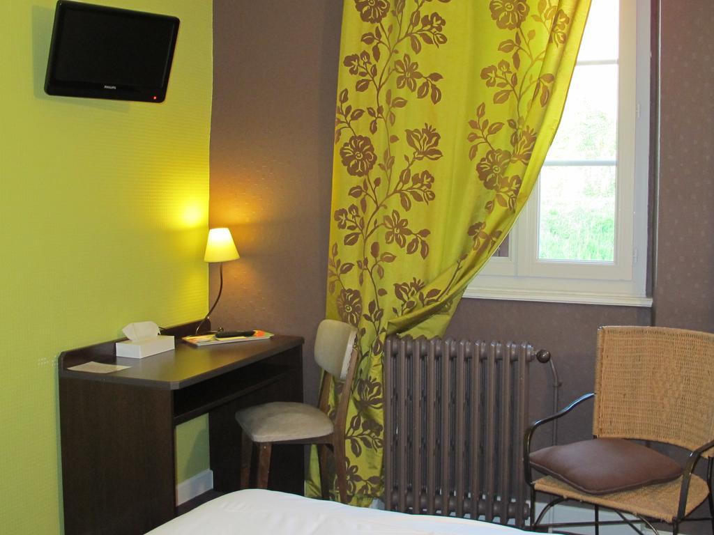 Logis Deshors-Foujanet Hotel Chamboulive Exterior foto