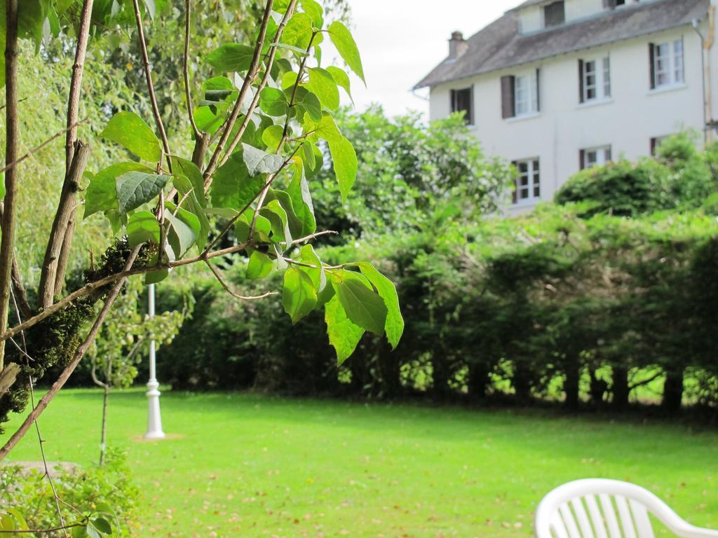 Logis Deshors-Foujanet Hotel Chamboulive Exterior foto