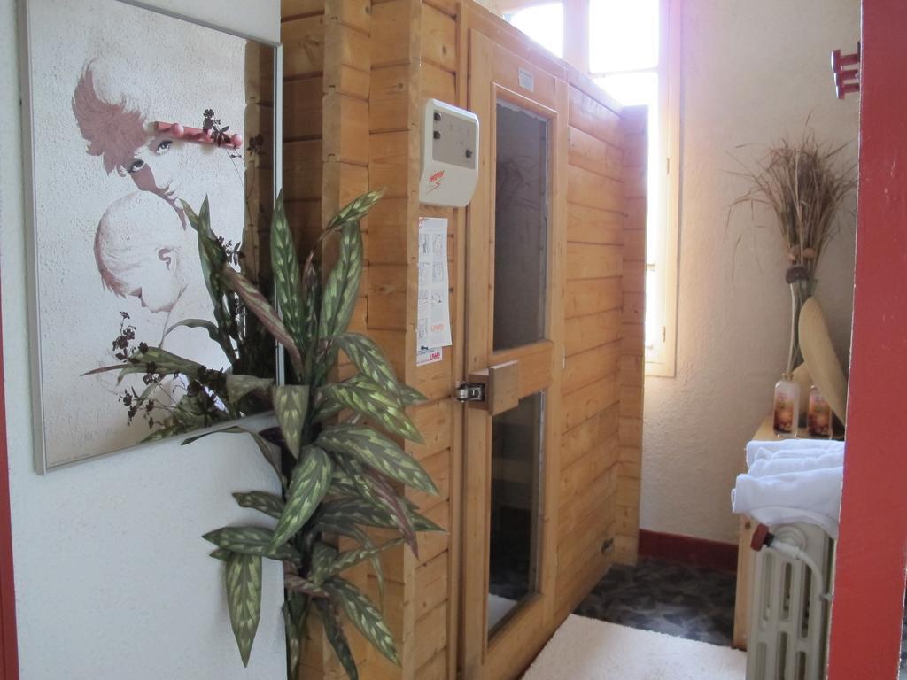 Logis Deshors-Foujanet Hotel Chamboulive Exterior foto